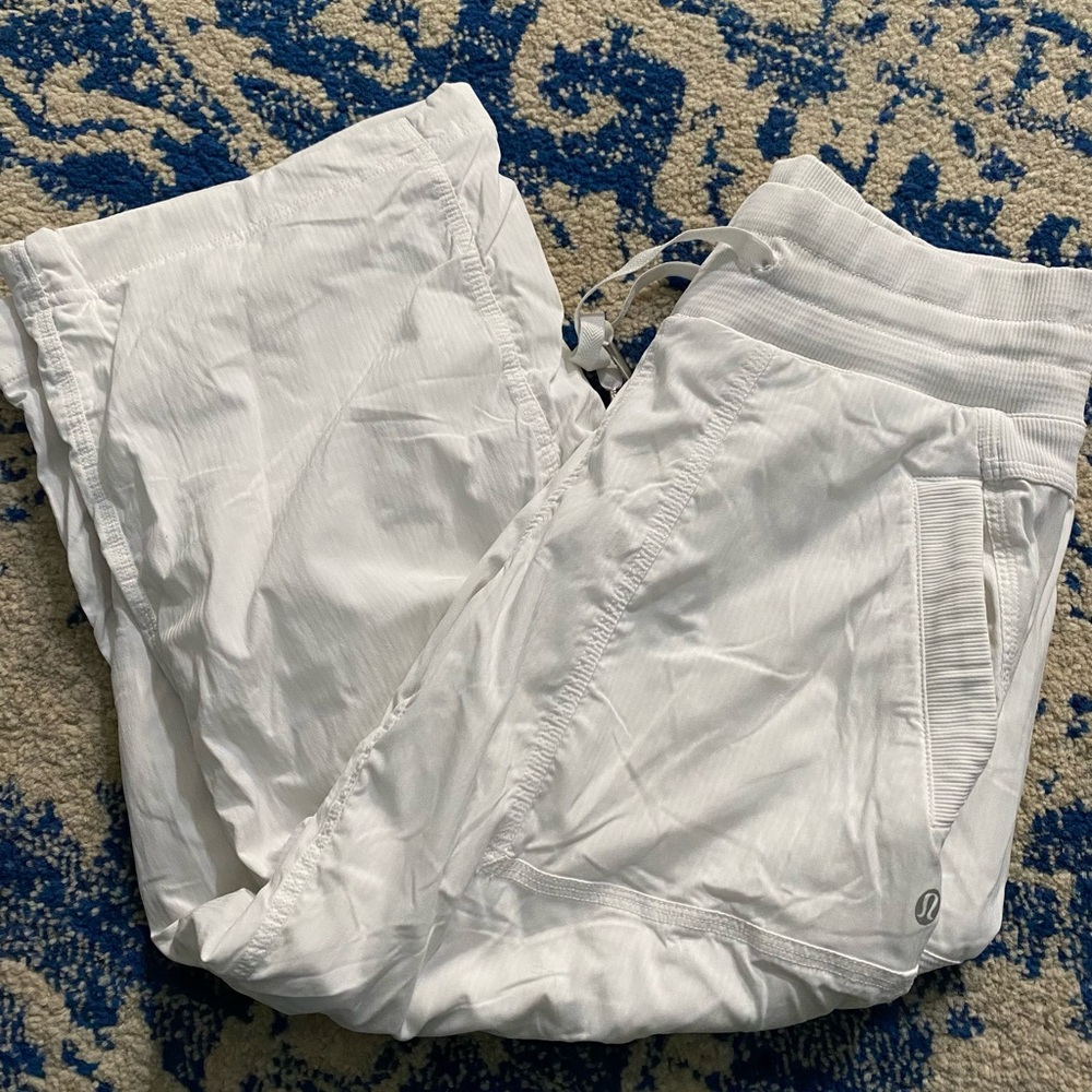 Lululemon dance studio crop